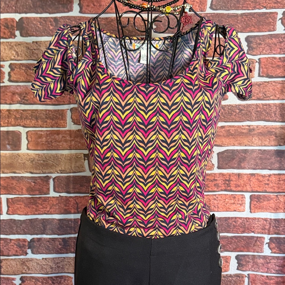 👚 Love Change Chevron Print Cutout Sleeve Top Slinky Rayon NWOT L / I